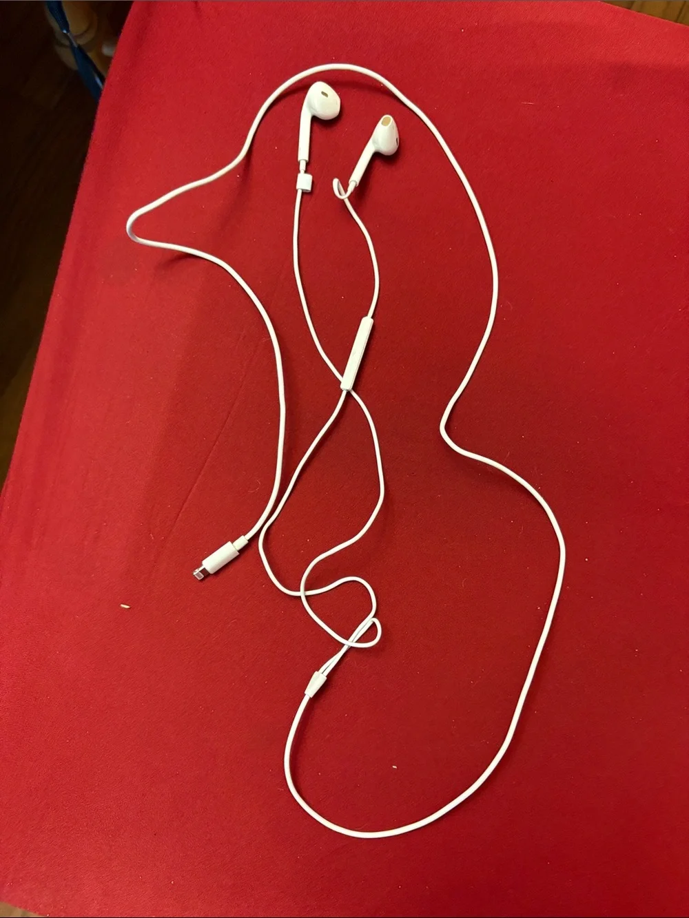 Apple White Lightning Earbuds with Inline Microphone and Remote